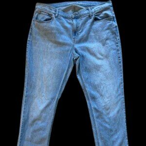 Old Navy Mid-Rise wow boyfriend jeans